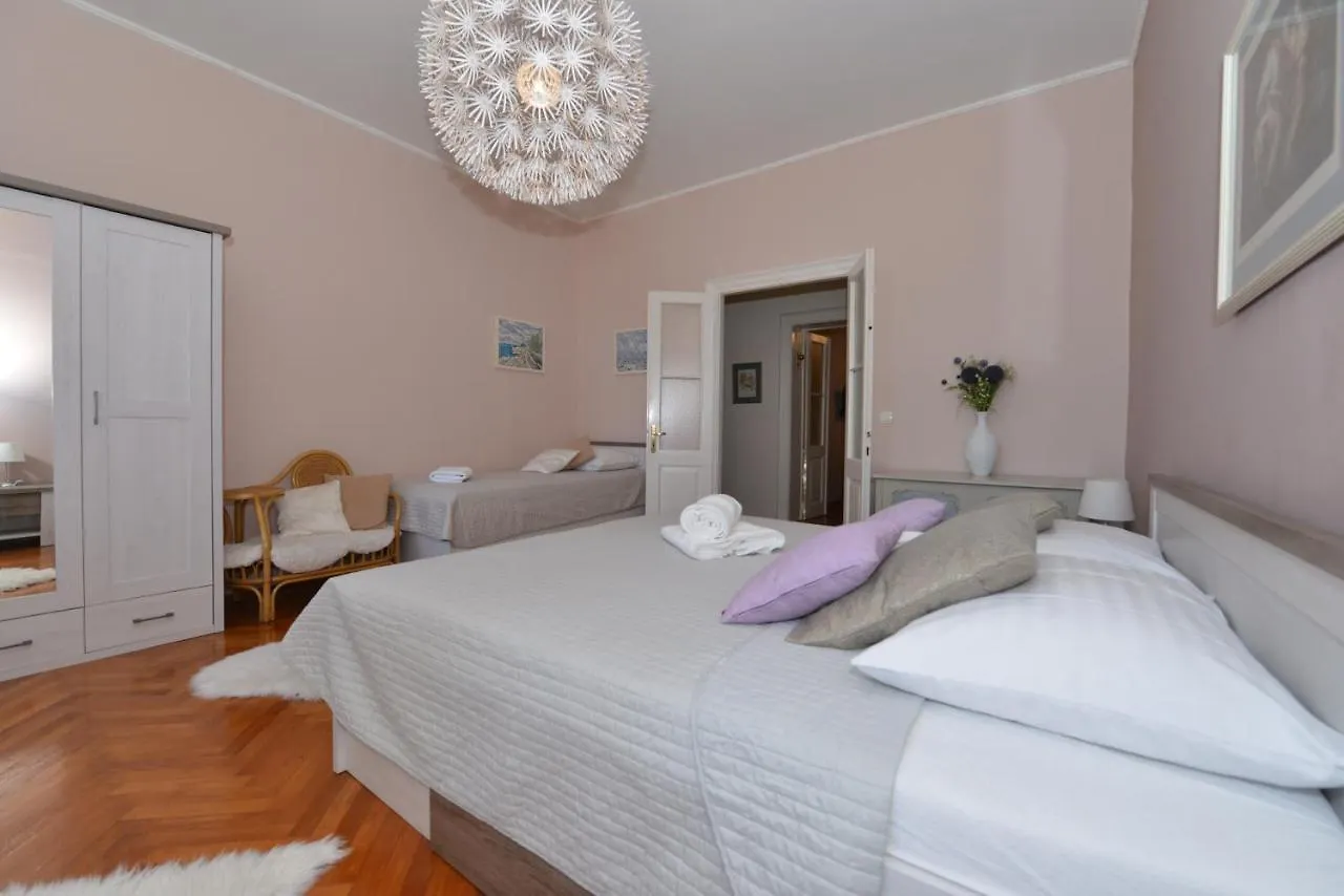 Apartman Nikki Kolovare Beach Zadar 0*,  Croatia